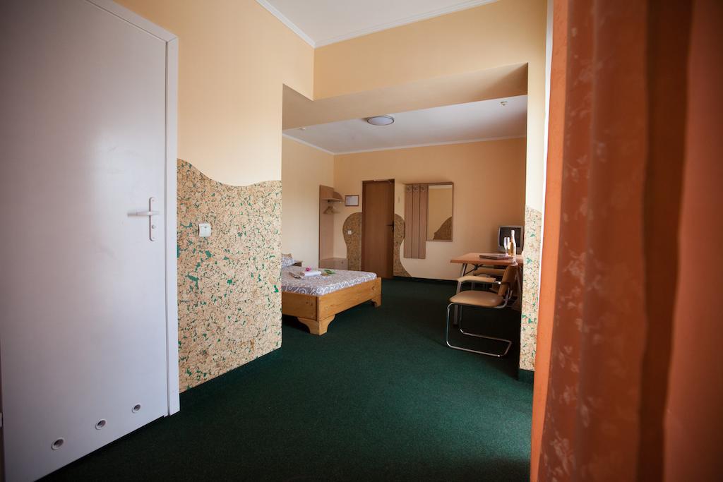 Formula 1 Motel อิวาโน-ฟรานกิฟสเก ห้อง รูปภาพ